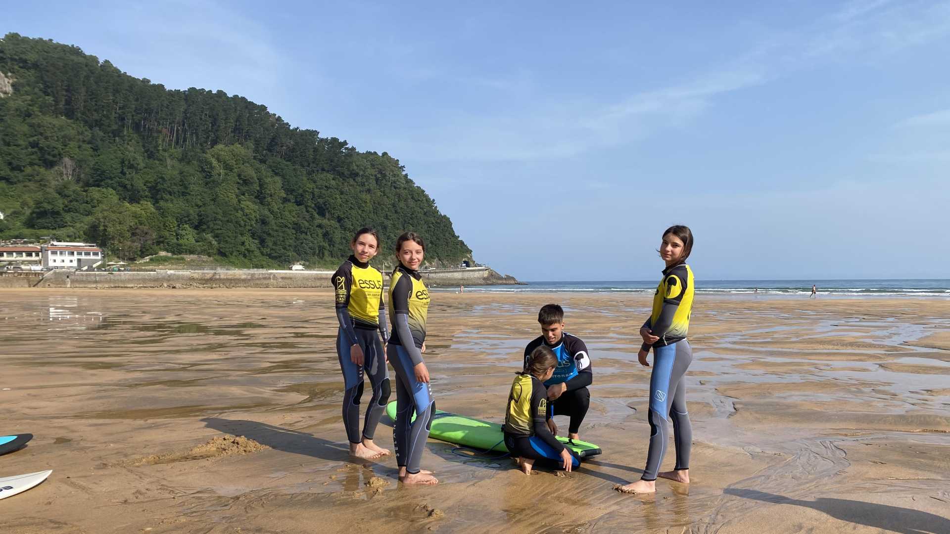 Surf rent in Zarautz, Essus Surf School