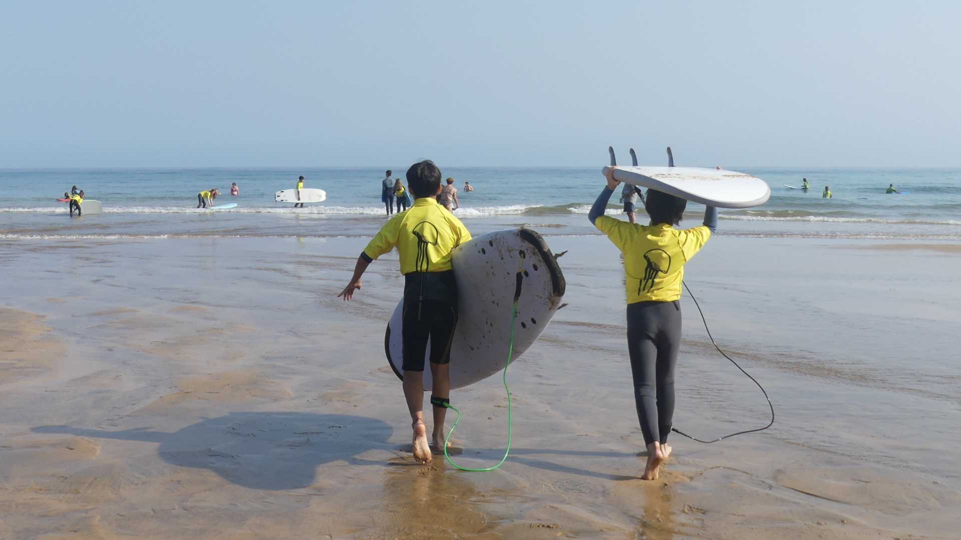 Aprende a surfear en Zarautz, Essus Surf eskola