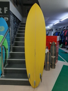 Tabla de surf a medida en la Escuela de Surf Essus - Zarautz