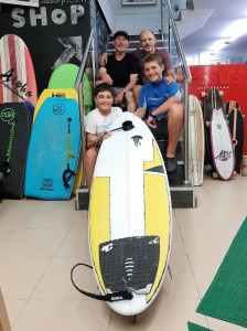 Tabla de surf a medida en la Escuela de Surf Essus - Zarautz