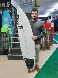 Tabla de surf a medida en la Escuela de Surf Essus - Zarautz