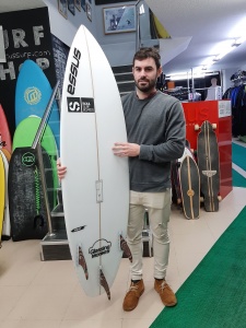 Tabla de surf a medida en la Escuela de Surf Essus - Zarautz