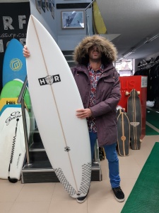 Tabla de surf a medida en la Escuela de Surf Essus - Zarautz