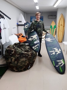 Tabla de surf a medida en la Escuela de Surf Essus - Zarautz