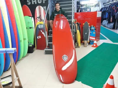 Tabla de surf a medida en la Escuela de Surf Essus - Zarautz