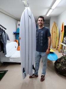 Tabla de surf a medida en la Escuela de Surf Essus - Zarautz