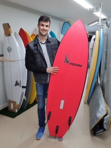 Tabla de surf a medida en la Escuela de Surf Essus - Zarautz