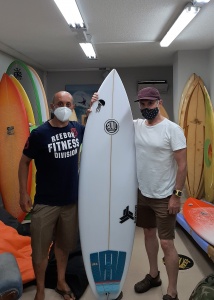 Tabla de surf a medida en la Escuela de Surf Essus - Zarautz