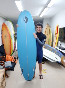 Tabla de surf a medida en la Escuela de Surf Essus - Zarautz