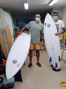 Tabla de surf a medida en la Escuela de Surf Essus - Zarautz