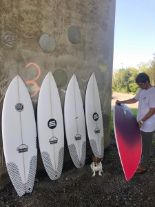 Tabla de surf a medida en la Escuela de Surf Essus - Zarautz