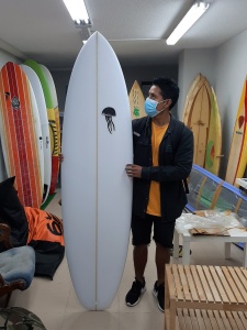 Tabla de surf a medida en la Escuela de Surf Essus - Zarautz