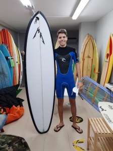 Tabla de surf a medida en la Escuela de Surf Essus - Zarautz