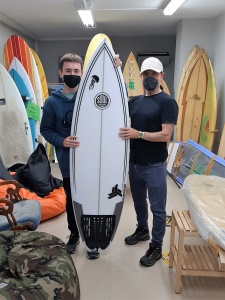 Tabla de surf a medida en la Escuela de Surf Essus - Zarautz