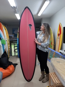 Tabla de surf a medida en la Escuela de Surf Essus - Zarautz