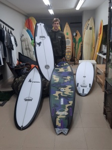 Tabla de surf a medida en la Escuela de Surf Essus - Zarautz