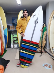 Tabla de surf a medida en la Escuela de Surf Essus - Zarautz