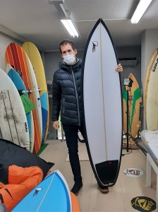 Tabla de surf a medida en la Escuela de Surf Essus - Zarautz