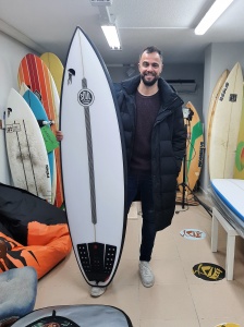 Tabla de surf a medida en la Escuela de Surf Essus - Zarautz