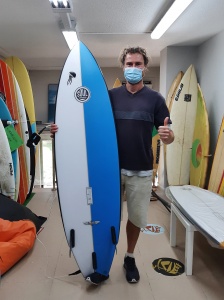 Tabla de surf a medida en la Escuela de Surf Essus - Zarautz