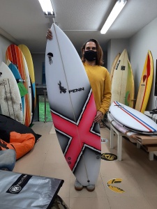 Tabla de surf a medida en la Escuela de Surf Essus - Zarautz