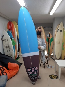 Tabla de surf a medida en la Escuela de Surf Essus - Zarautz