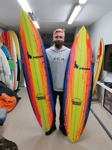 Tabla de surf a medida en la Escuela de Surf Essus - Zarautz