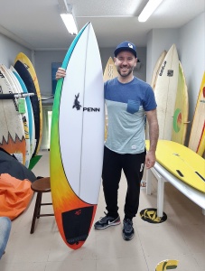 Tabla de surf a medida en la Escuela de Surf Essus - Zarautz