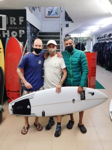 Tabla de surf a medida en la Escuela de Surf Essus - Zarautz