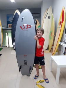 Tabla de surf a medida en la Escuela de Surf Essus - Zarautz