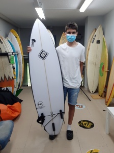 Tabla de surf a medida en la Escuela de Surf Essus - Zarautz