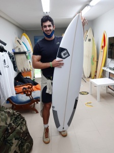 Tabla de surf a medida en la Escuela de Surf Essus - Zarautz