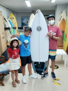 Tabla de surf a medida en la Escuela de Surf Essus - Zarautz