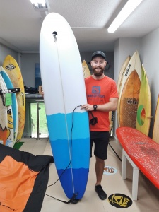 Tabla de surf a medida en la Escuela de Surf Essus - Zarautz