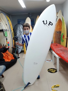 Tabla de surf a medida en la Escuela de Surf Essus - Zarautz