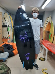 Tabla de surf a medida en la Escuela de Surf Essus - Zarautz