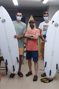 Tabla de surf a medida en la Escuela de Surf Essus - Zarautz