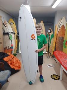 Tabla de surf a medida en la Escuela de Surf Essus - Zarautz