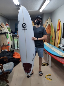 Tabla de surf a medida en la Escuela de Surf Essus - Zarautz