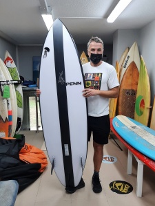 Tabla de surf a medida en la Escuela de Surf Essus - Zarautz