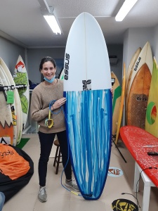 Tabla de surf a medida en la Escuela de Surf Essus - Zarautz