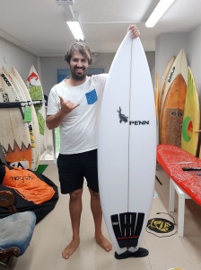 Tabla de surf a medida en la Escuela de Surf Essus - Zarautz