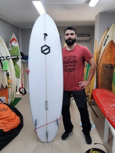 Tabla de surf a medida en la Escuela de Surf Essus - Zarautz