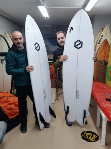 Tabla de surf a medida en la Escuela de Surf Essus - Zarautz