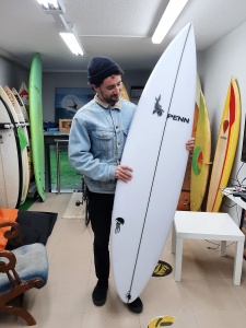 Tabla de surf a medida en la Escuela de Surf Essus - Zarautz