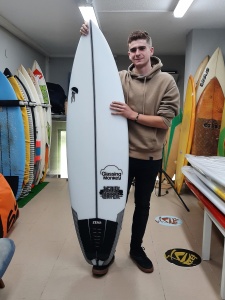 Tabla de surf a medida en la Escuela de Surf Essus - Zarautz