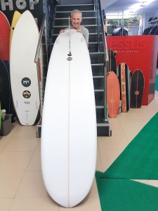 Tabla de surf a medida en la Escuela de Surf Essus - Zarautz