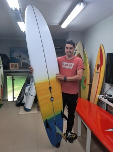 Tabla de surf a medida en la Escuela de Surf Essus - Zarautz