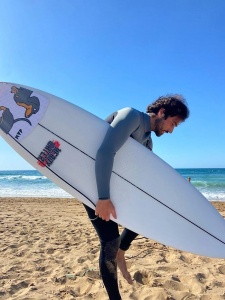 Tabla de surf a medida en la Escuela de Surf Essus - Zarautz