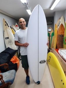 Tabla de surf a medida en la Escuela de Surf Essus - Zarautz